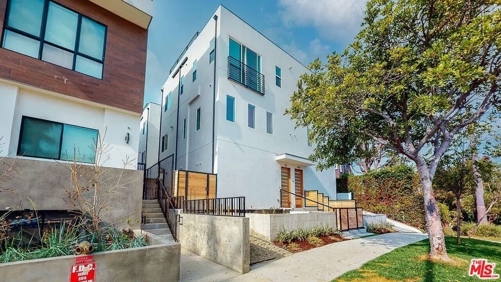 525 N Normandie Avenue - Photo 12