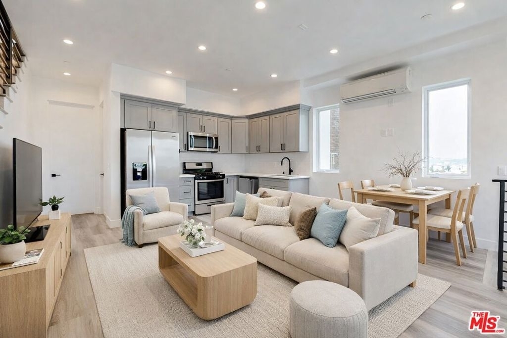 525 N Normandie Avenue - Photo 5