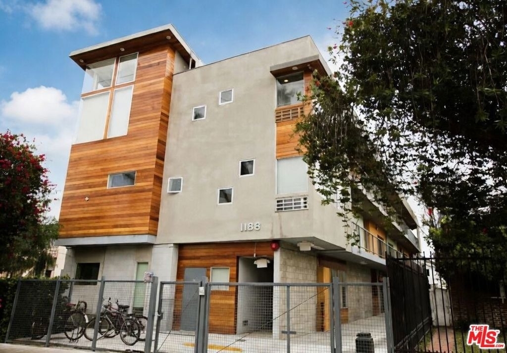 1188 W 36th Place - Photo 8