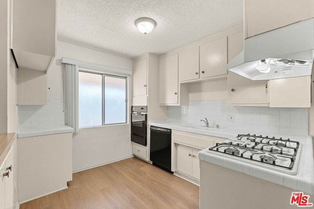 15540 Moorpark Street - Photo 3