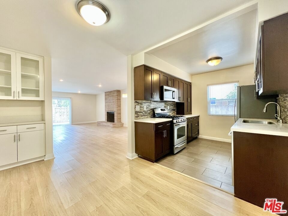 1552 Berkeley Street - Photo 9