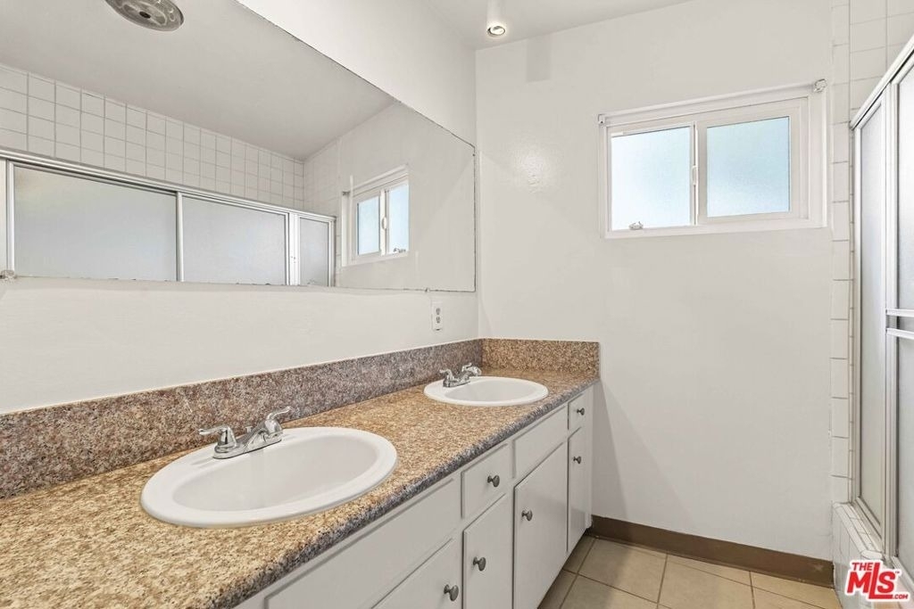 15540 Moorpark Street - Photo 8