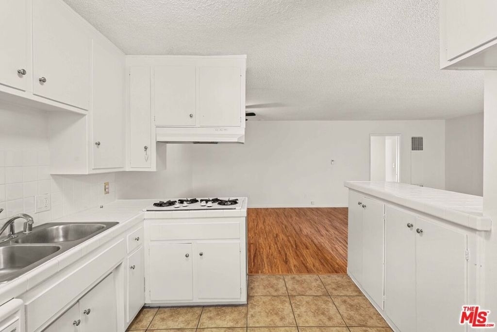 15540 Moorpark Street - Photo 5
