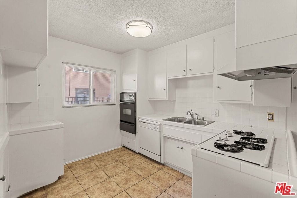 15540 Moorpark Street - Photo 4