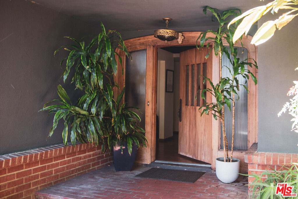 1070 Norumbega Drive - Photo 3
