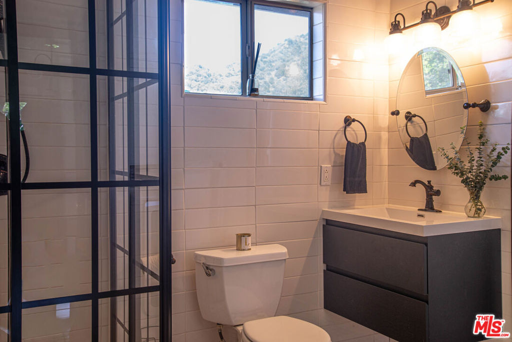 1070 Norumbega Drive - Photo 17
