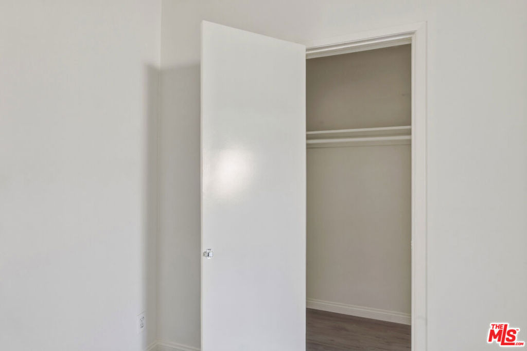 11746 Goshen Avenue - Photo 17