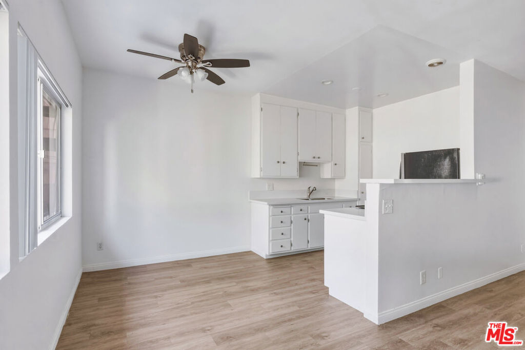 11746 Goshen Avenue - Photo 5