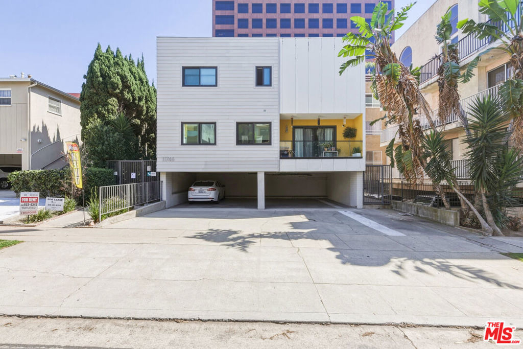 11746 Goshen Avenue - Photo 0