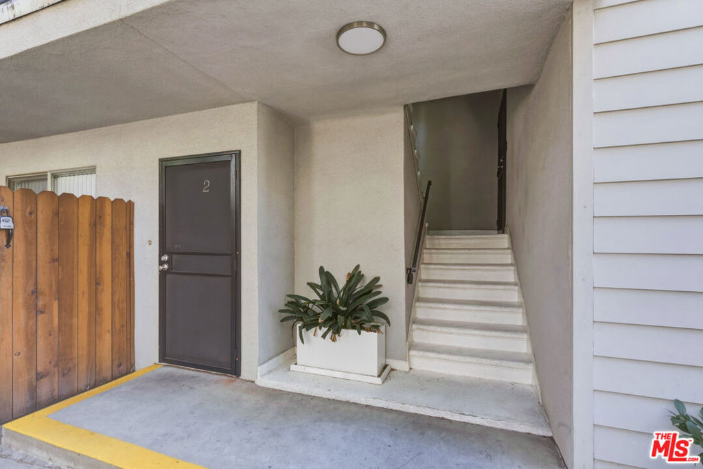 11746 Goshen Avenue - Photo 24