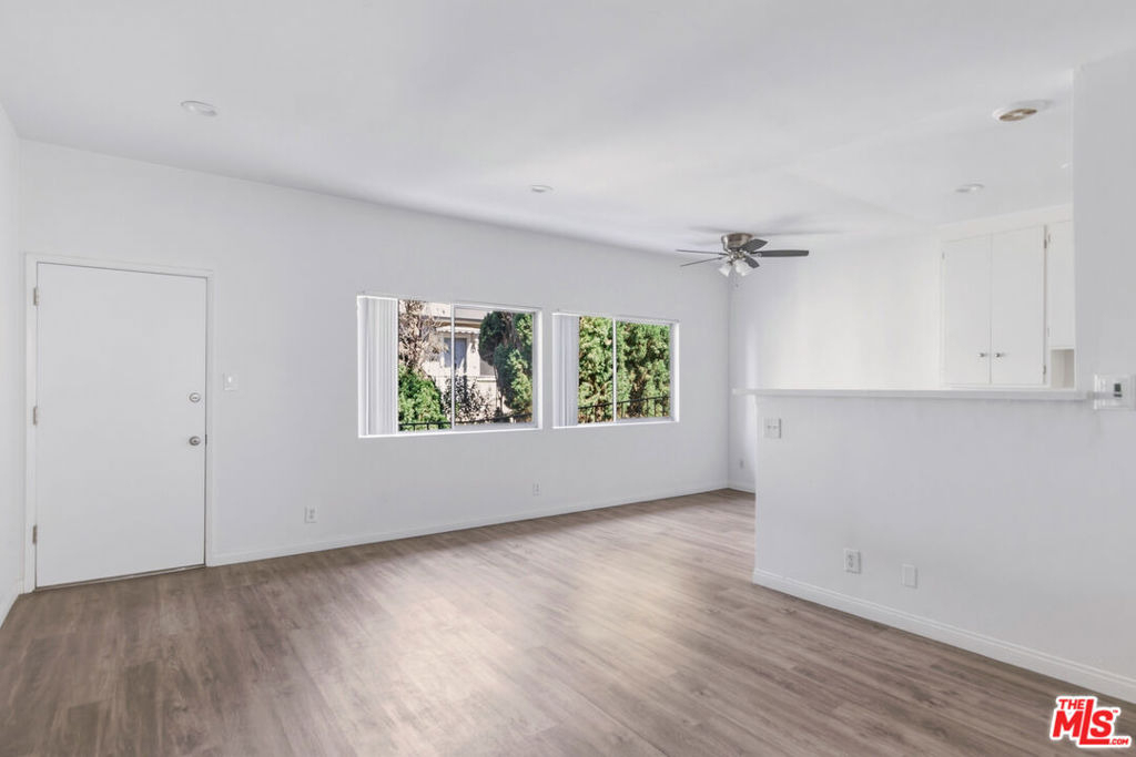 11746 Goshen Avenue - Photo 6