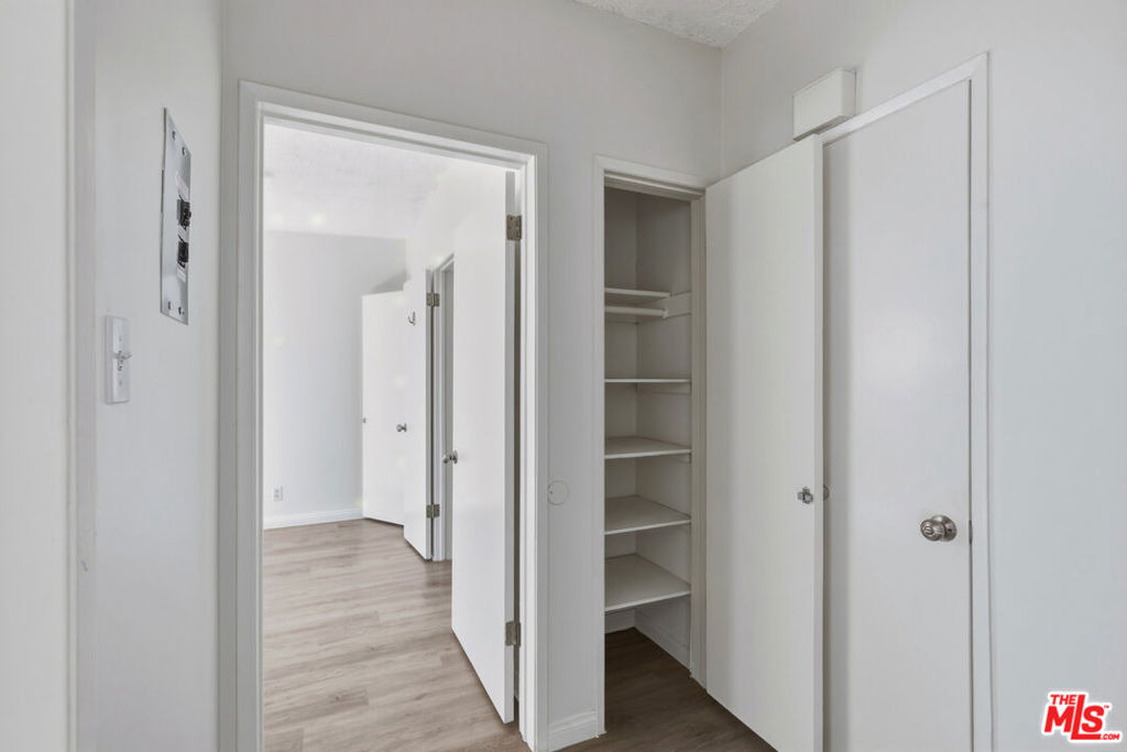 11746 Goshen Avenue - Photo 11