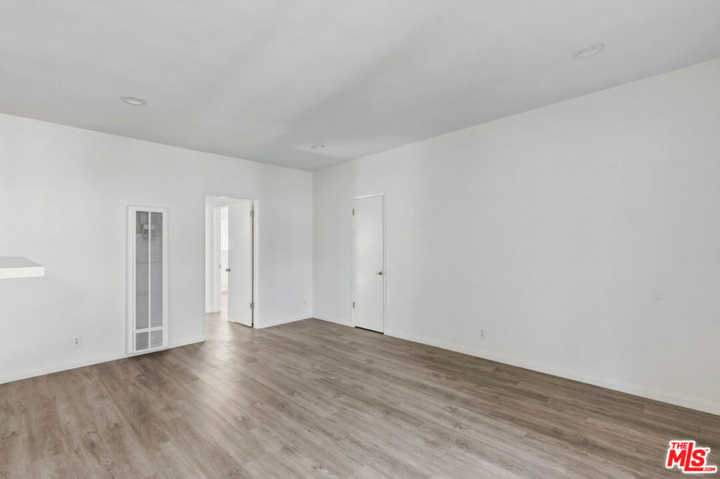 11746 Goshen Avenue - Photo 4
