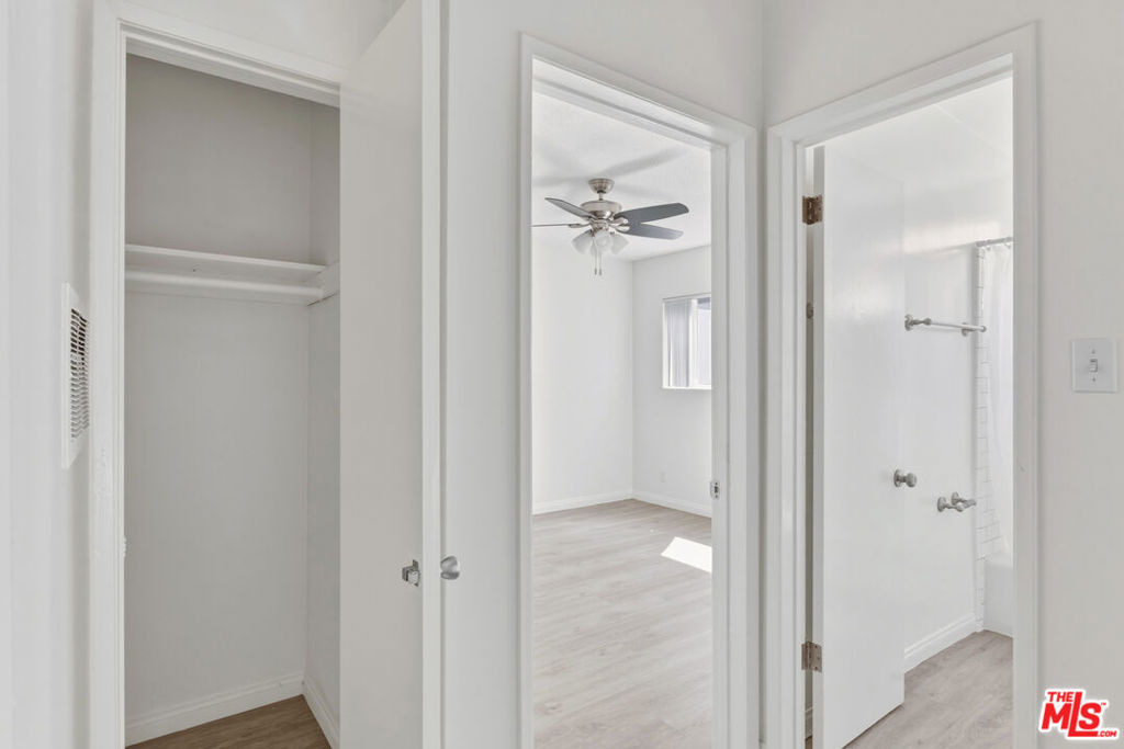 11746 Goshen Avenue - Photo 18