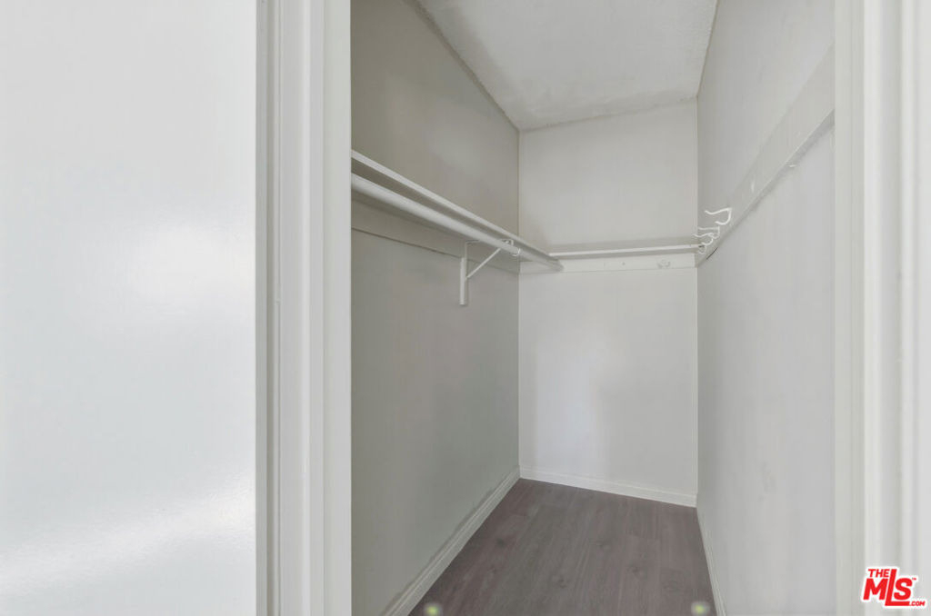 11746 Goshen Avenue - Photo 15