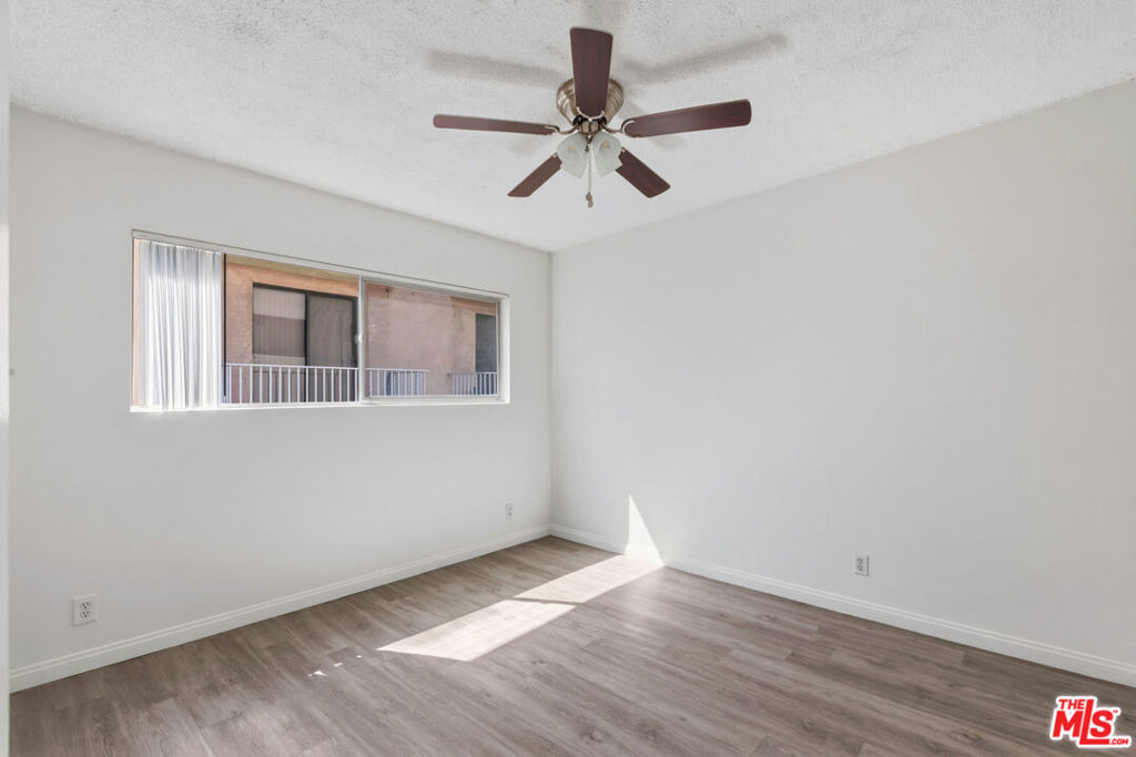 11746 Goshen Avenue - Photo 13