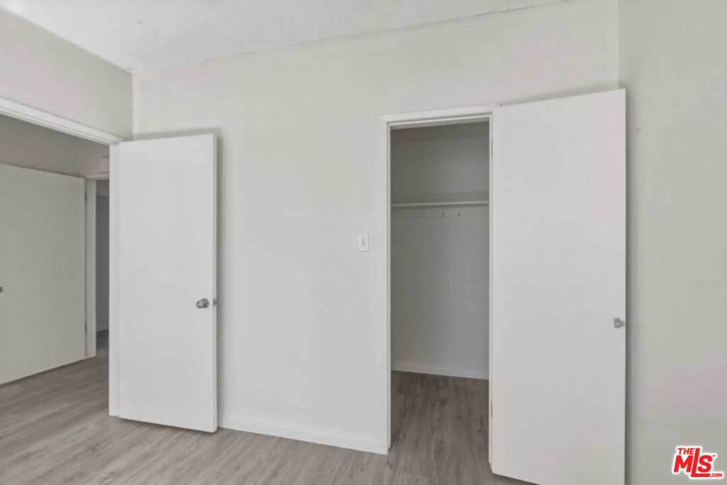 11746 Goshen Avenue - Photo 20