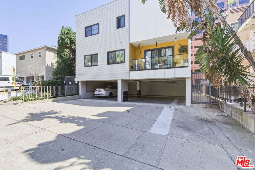 11746 Goshen Avenue - Photo 25
