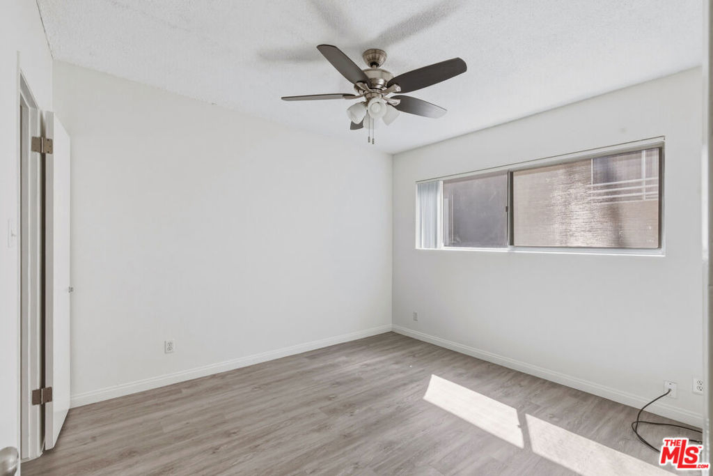 11746 Goshen Avenue - Photo 22
