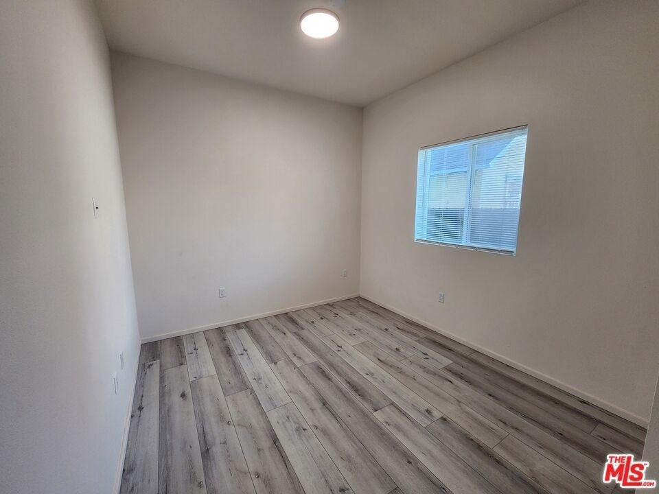 1120 E 25th Street - Photo 4