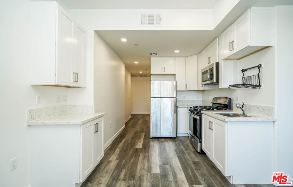 2701 James M Wood Boulevard - Photo 4