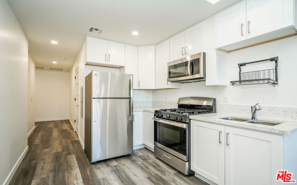 2701 James M Wood Boulevard - Photo 3