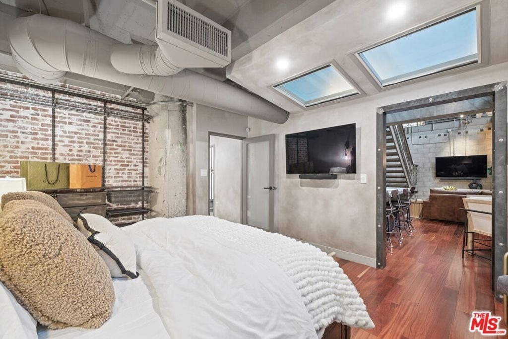 330 W 11th Street - Photo 15