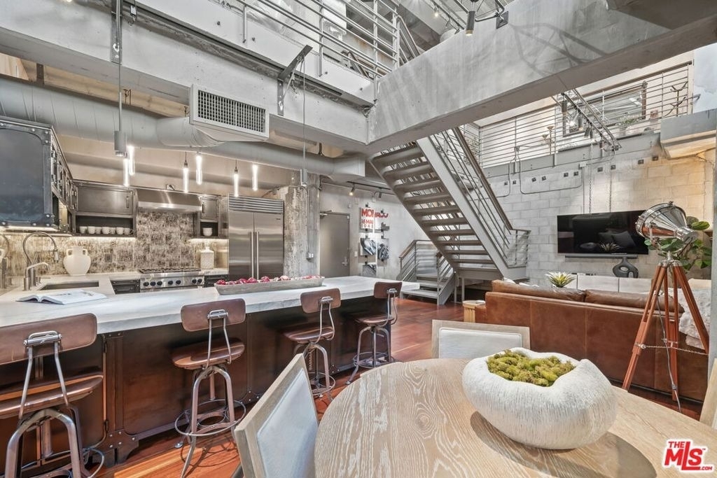 330 W 11th Street - Photo 9
