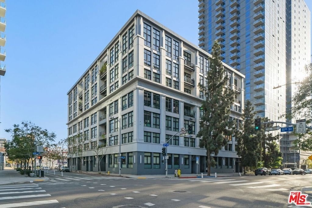 330 W 11th Street - Photo 3