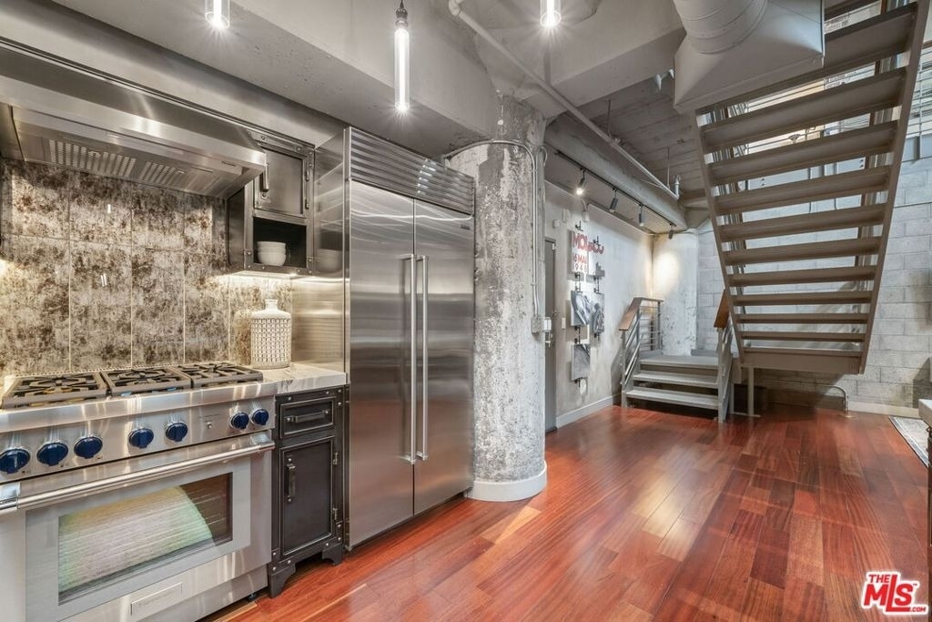 330 W 11th Street - Photo 11
