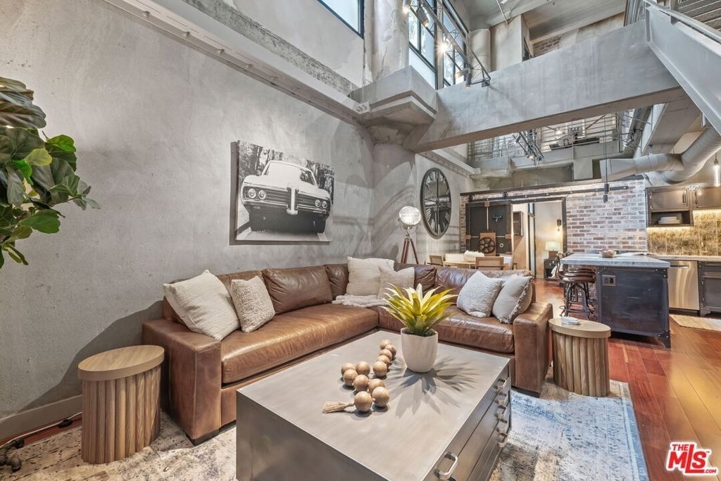 330 W 11th Street - Photo 1