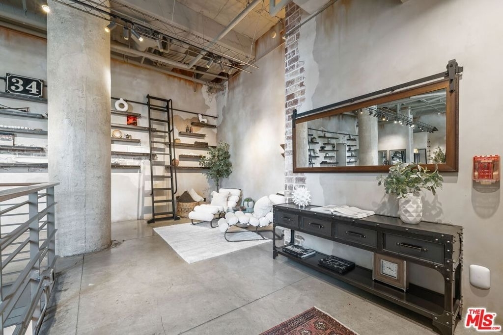 330 W 11th Street - Photo 32