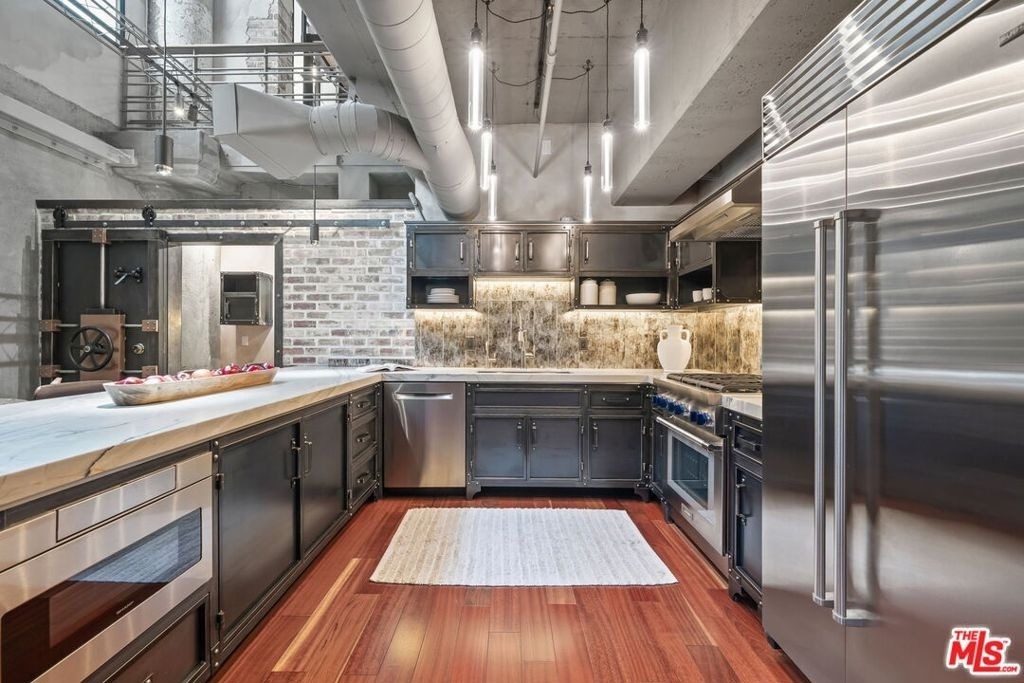 330 W 11th Street - Photo 10