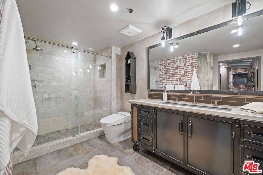 330 W 11th Street - Photo 16