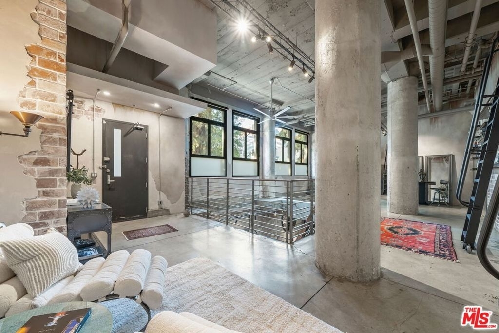 330 W 11th Street - Photo 31