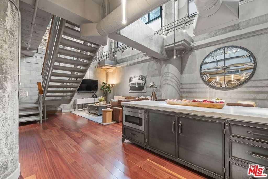 330 W 11th Street - Photo 12