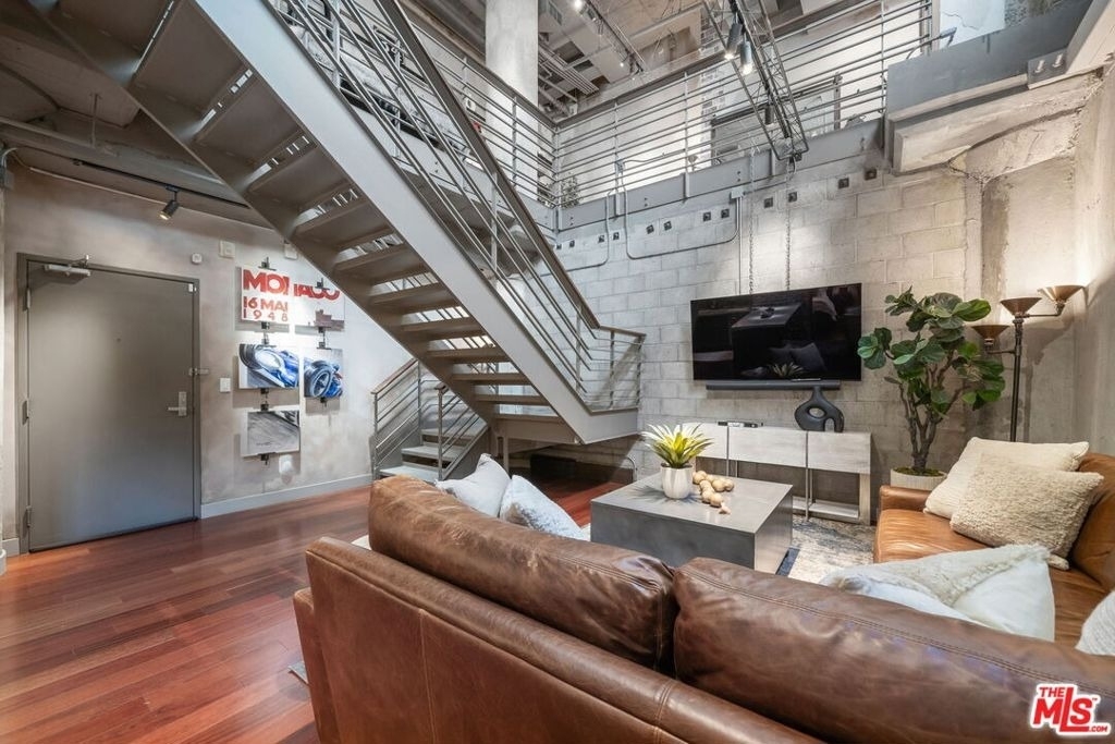 330 W 11th Street - Photo 5