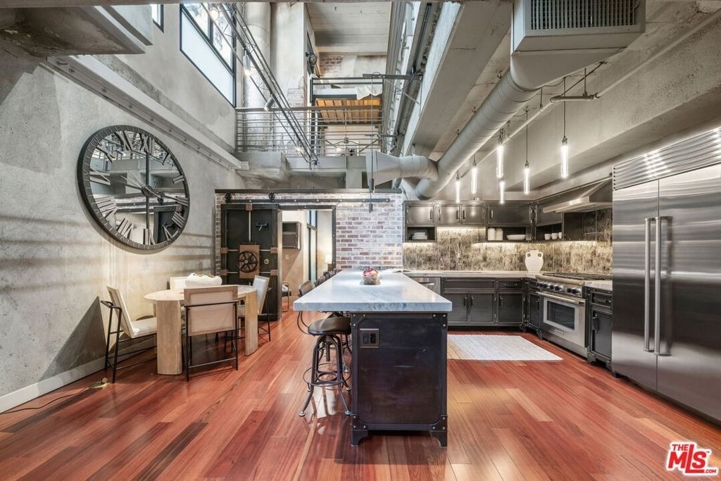 330 W 11th Street - Photo 7