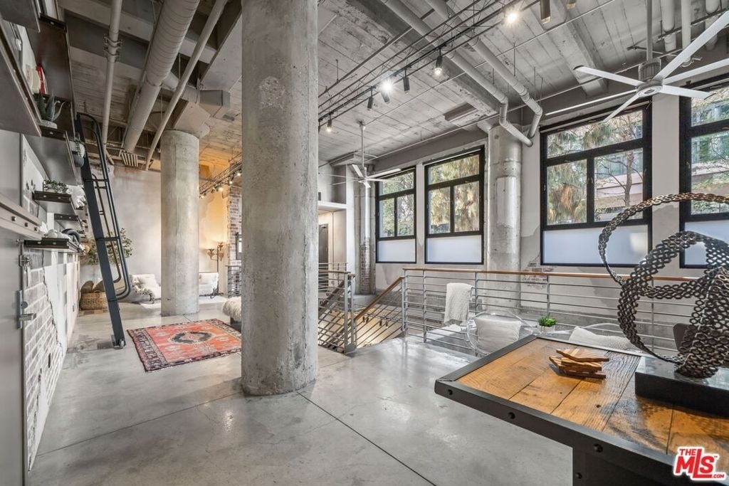 330 W 11th Street - Photo 21