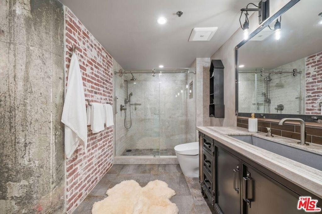 330 W 11th Street - Photo 17