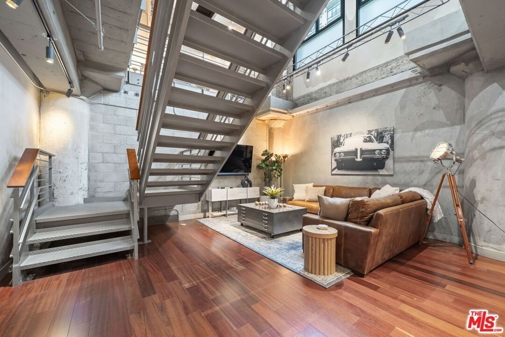 330 W 11th Street - Photo 6