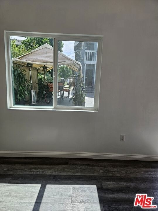 1219 W 47th Street - Photo 7