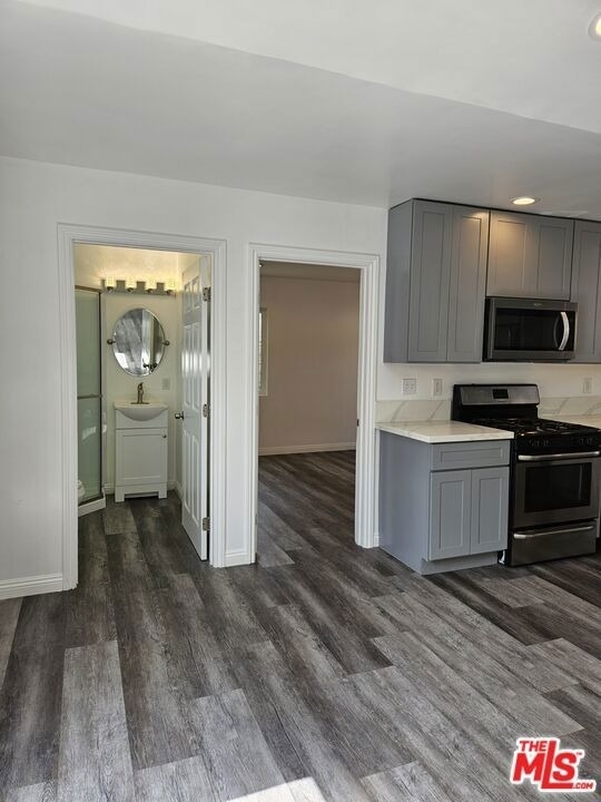 1219 W 47th Street - Photo 2