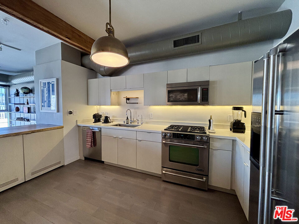 527 Molino Street - Photo 8