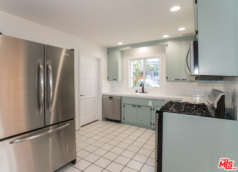 437 Swarthmore Avenue - Photo 2
