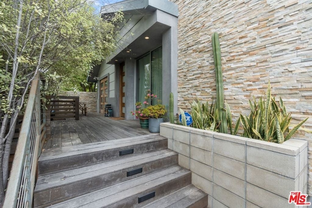 678 Broadway Street - Photo 1