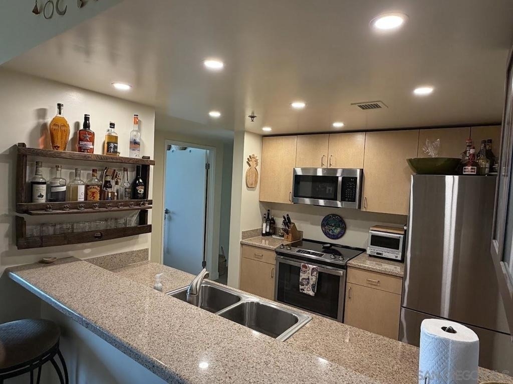 425 W Beech - Photo 9