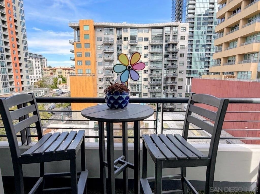 425 W Beech - Photo 17