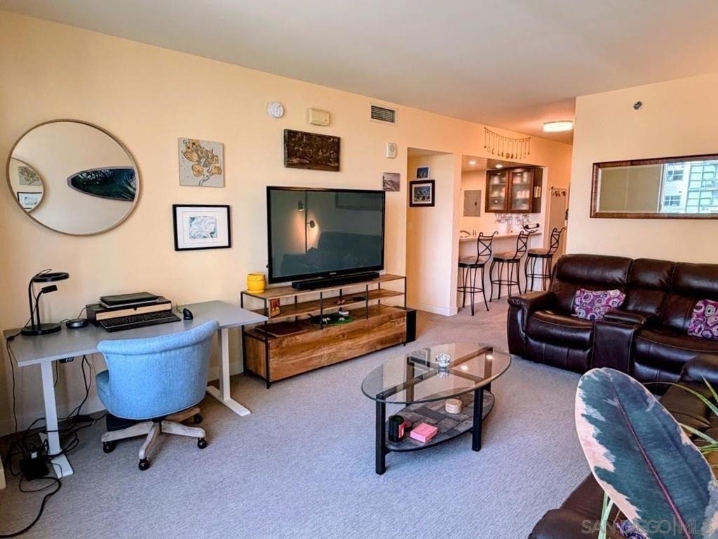 425 W Beech - Photo 0