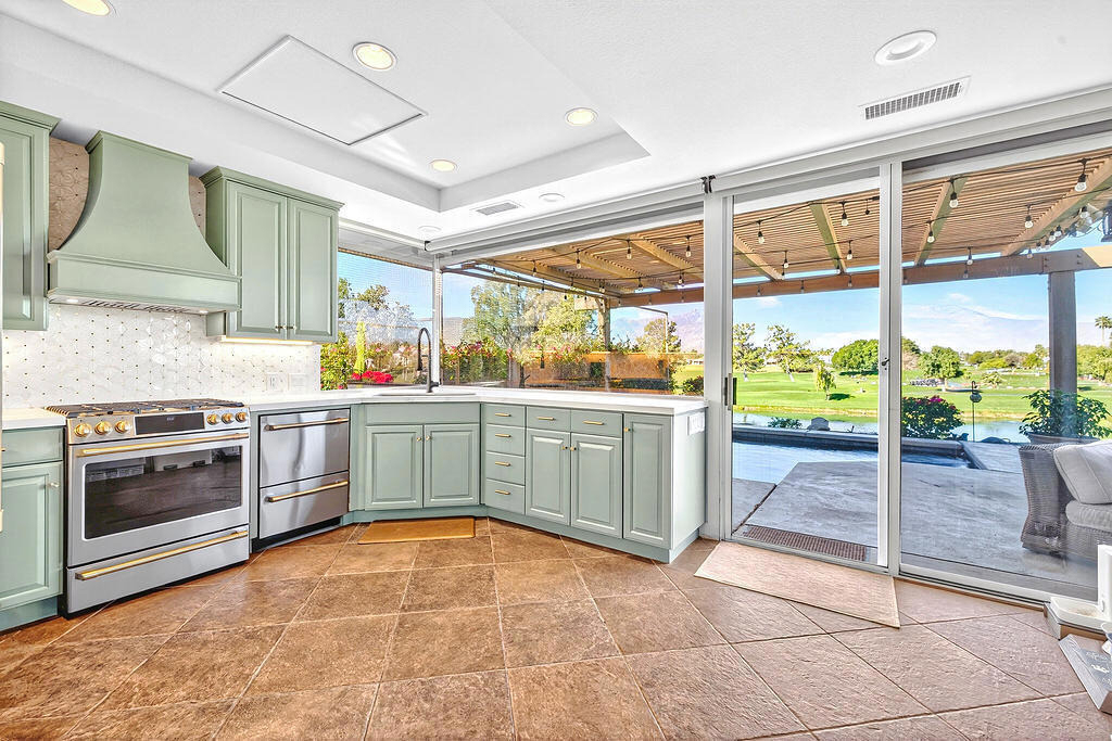 10 Colonial Drive - Photo 9